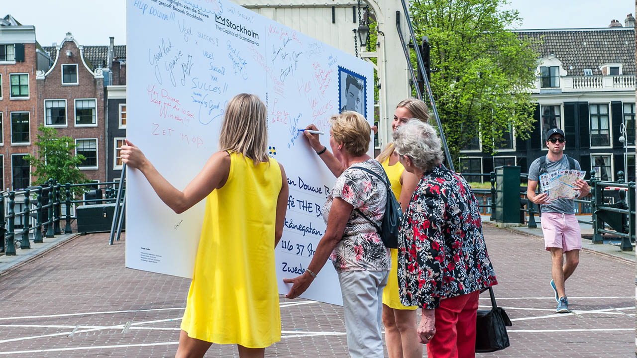 Visit-Sweden-Groeten-Aan-Stockholm-guerilla-marketing