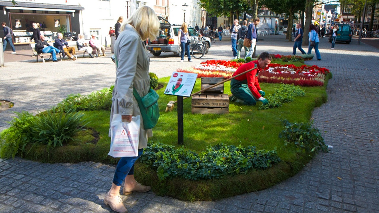 Coca-Cola-greenart-colafles-guerilla-marketing-voorbeelden