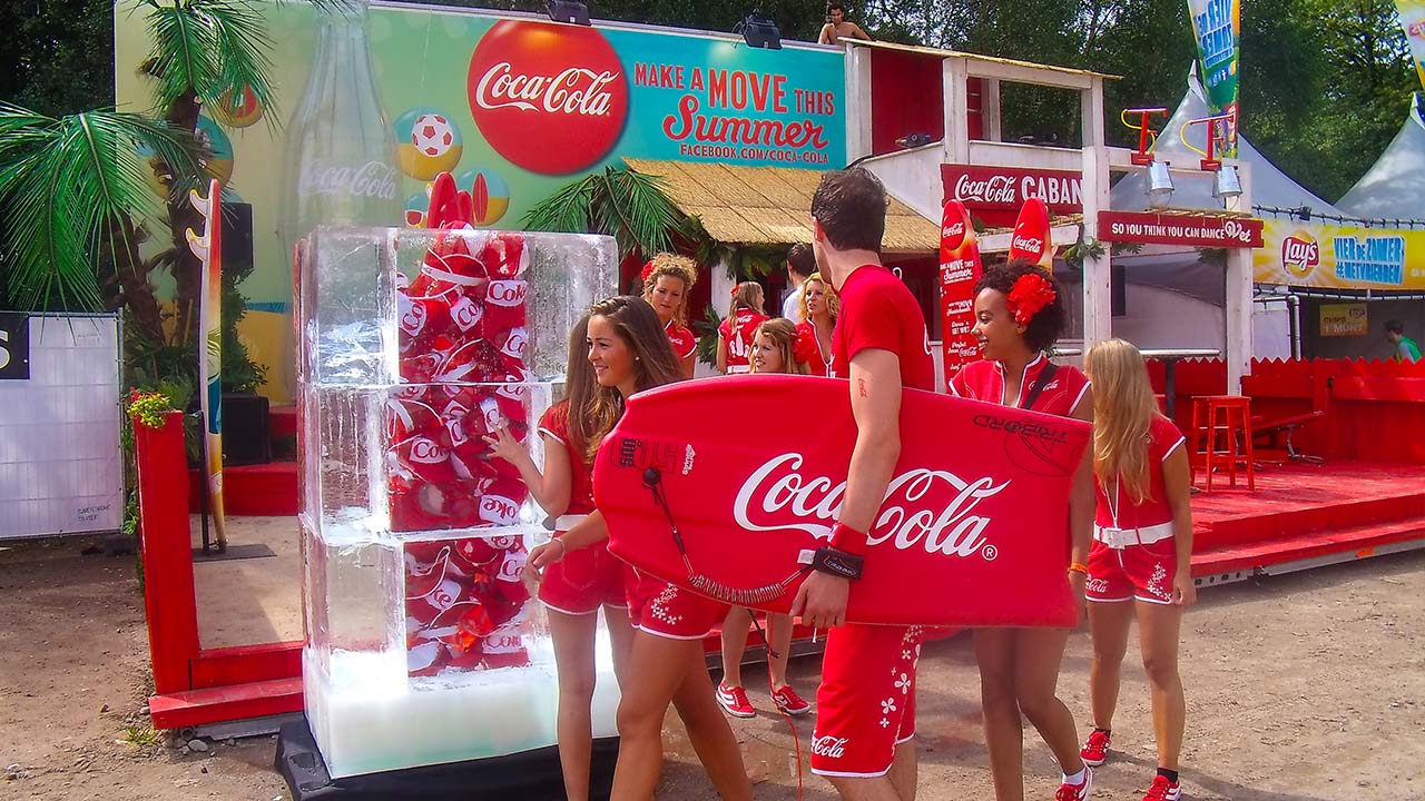 Coca-cola-ijsblok-extrema-brand-activation-sampling