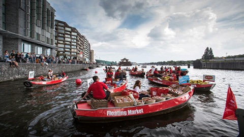 dirk-floating-markt-sail-2015-guerilla-actie-brand-activation-pr-marketing