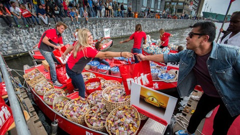 dirk-floating-markt-sail-2015-guerilla-marketing-merkactivatie-pr-stunt